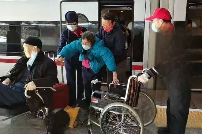 六十岁以上老人乘火车新规定-有驾 六十岁以上老人乘火车新规定-有驾