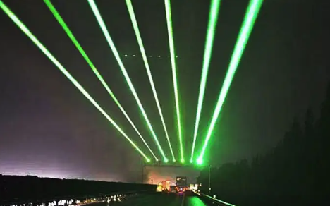 高速公路上绿色激光是干嘛的-有驾