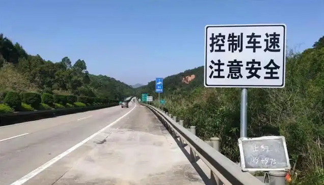 高速公路行车紧急情况避险的处理原则是什么?-有驾