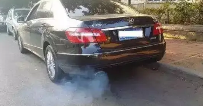 汽车行驶中闻到烧焦味-有驾 汽车行驶中闻到烧焦味-有驾