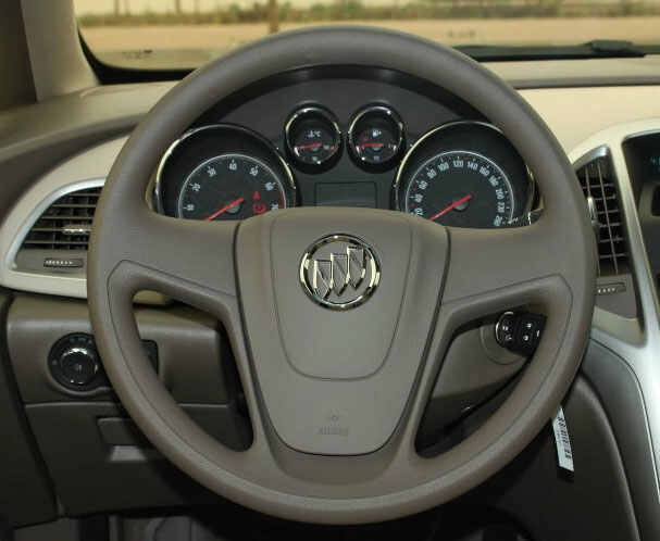 打死方向转弯感觉轮胎一跳一跳-有驾