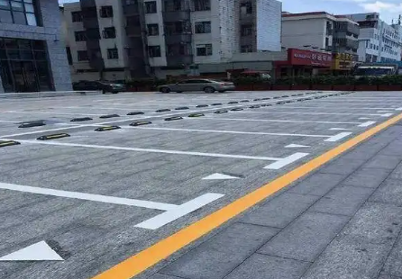 不同颜色的停车线什么意思-有驾