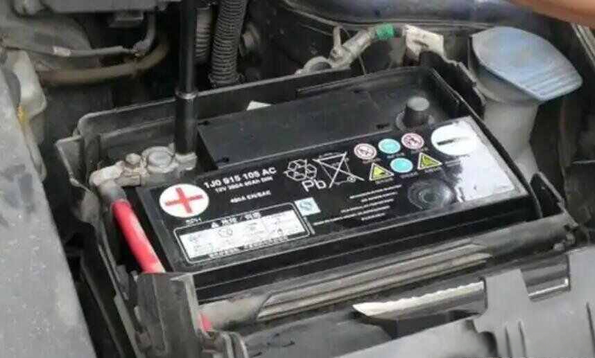 汽车电瓶怎么安装-有驾