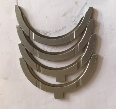 止推片作为发动机滑动轴承的一种,在发动机中主要起着曲轴轴向支撑的